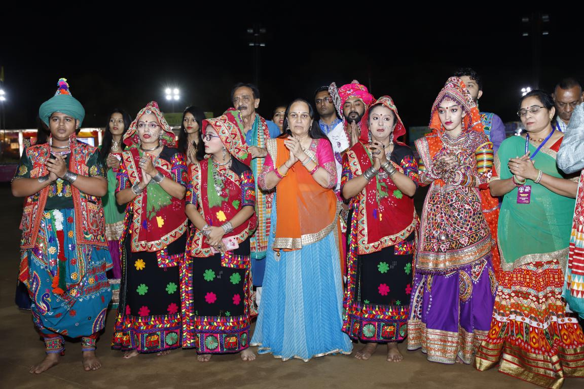 Live Navratri - Gandhinagar Cultural Forum 2018 Day 6 (17)