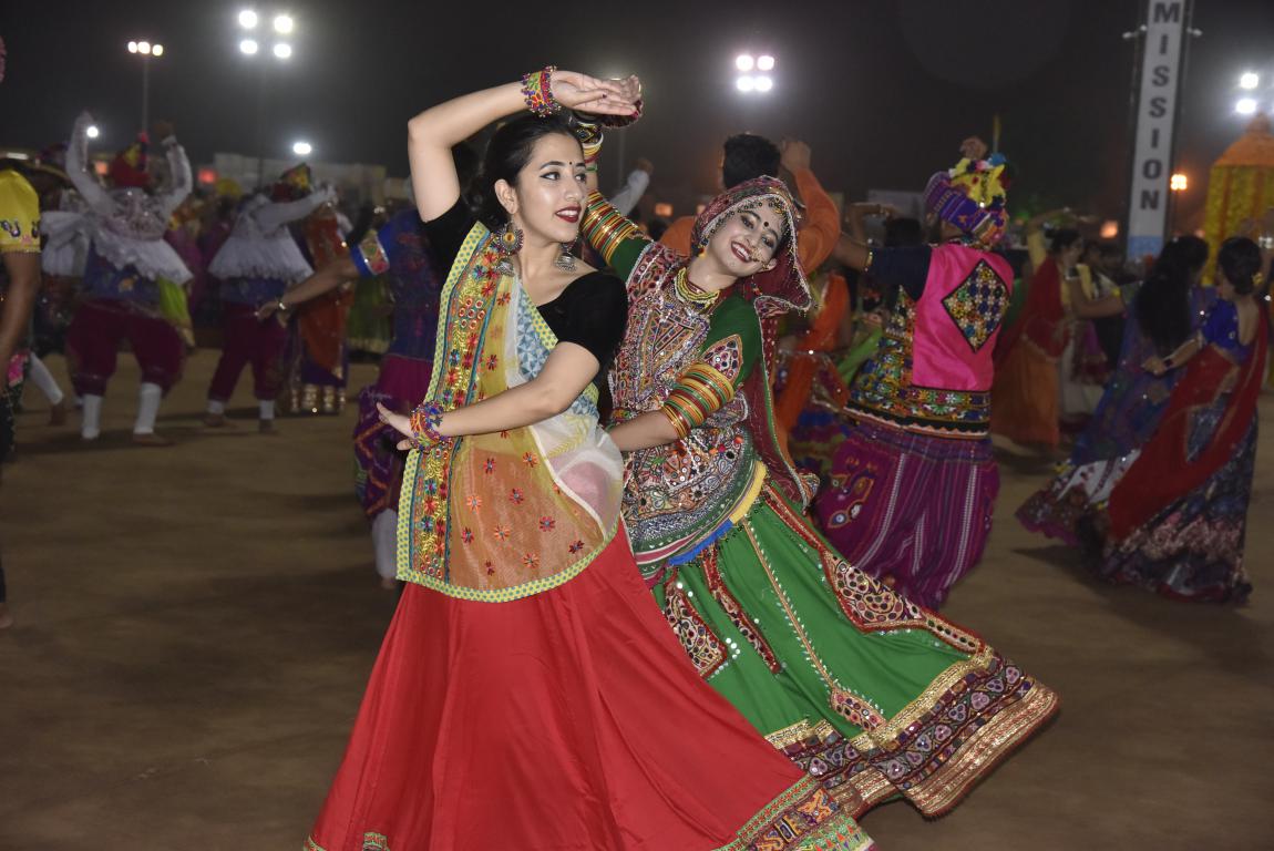 live navratri gandhinagar cultural forum 2018 Day 7 (11)