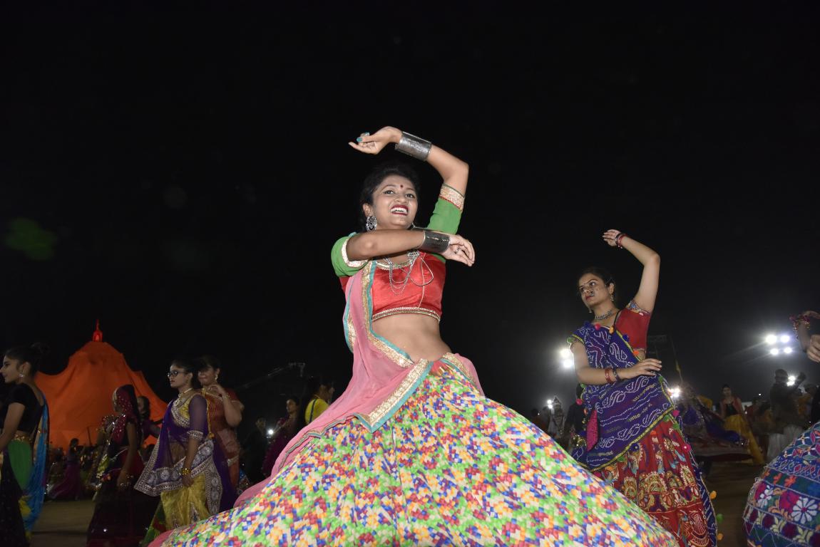 live navratri gandhinagar cultural forum 2018 Day 7 (15)