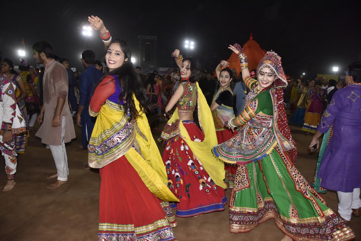 live navratri gandhinagar cultural forum 2018 Day 7 (17)
