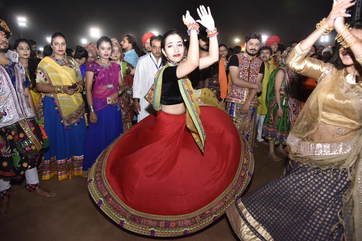 live navratri gandhinagar cultural forum 2018 Day 7 (26)
