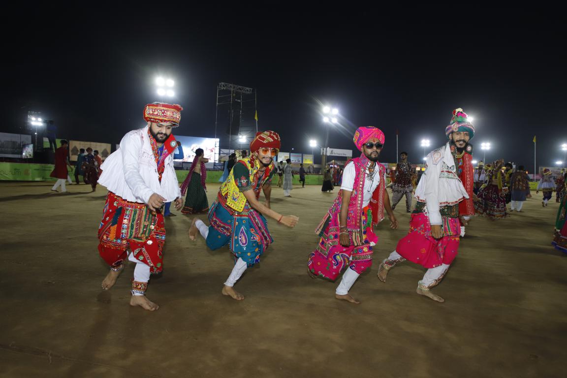 live navratri gandhinagar cultural forum 2018 Day 7 (39)