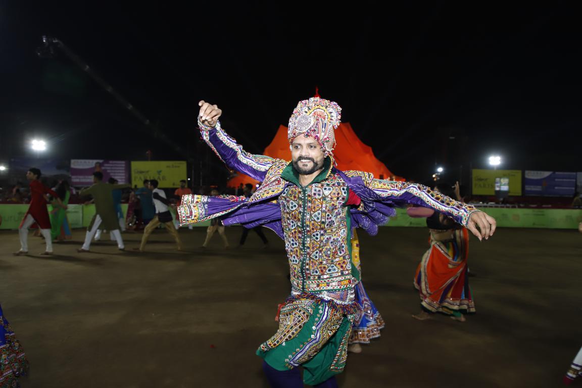 live navratri gandhinagar cultural forum 2018 Day 7 (40)