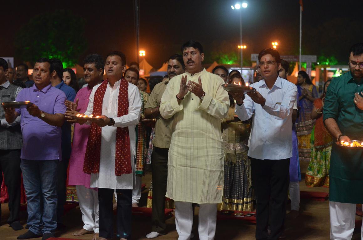 live navratri gandhinagar cultural forum 2018 Day 7 (65)