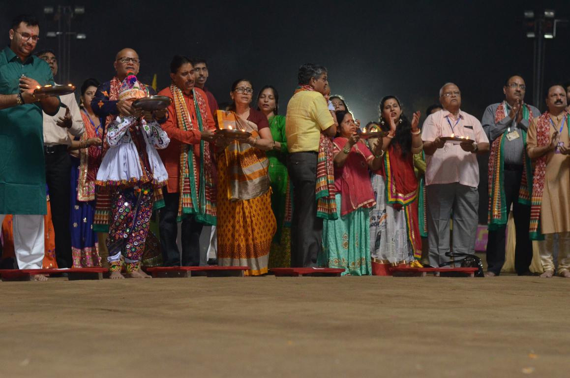 live navratri gandhinagar cultural forum 2018 Day 7 (68)
