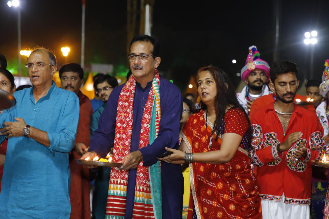 live navratri gandhinagar cultural forum 2018 day 8 (10)