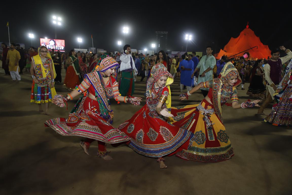 live navratri gandhinagar cultural forum 2018 day 8 (44)