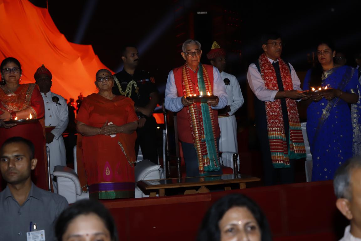 live navratri gandhinagar cultural forum 2018 day 8 (53)