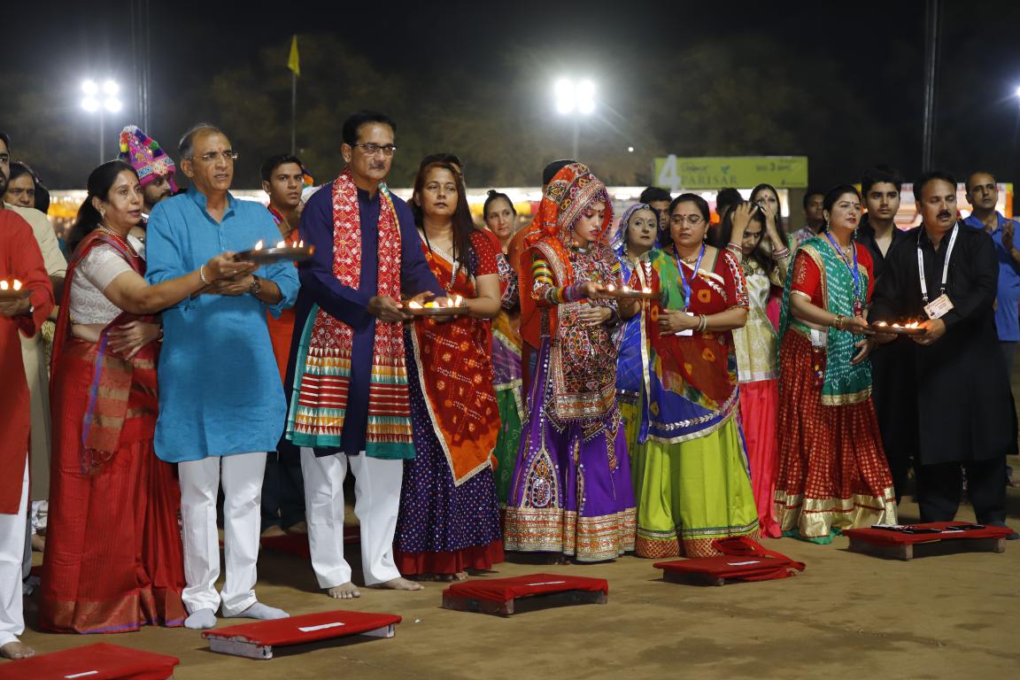 live navratri gandhinagar cultural forum 2018 day 8 (9)