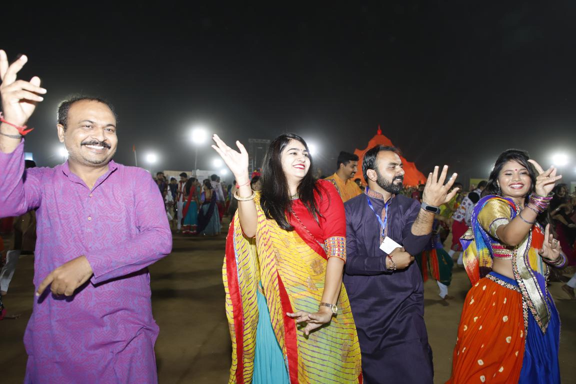 Live Navratri Gandhinagar CUltural Forum 2018 Day 9 (58)