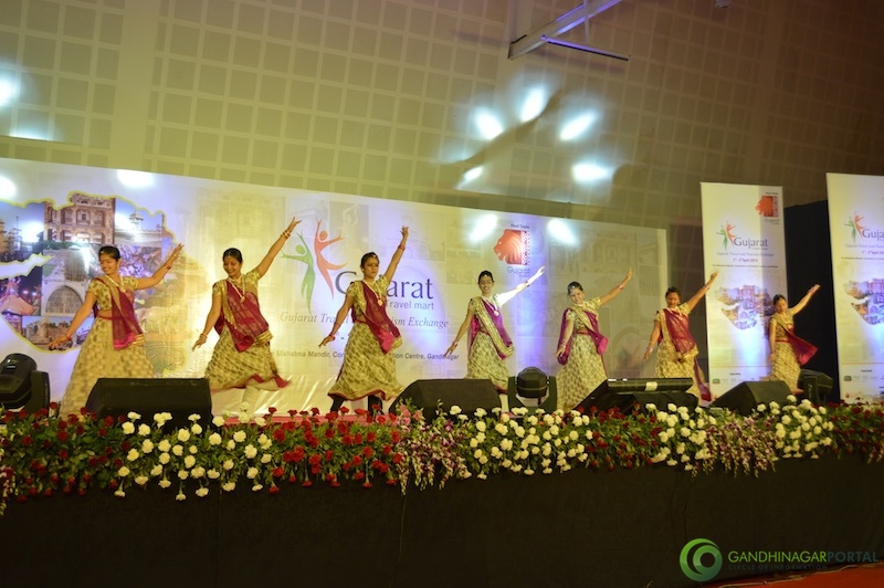 shri-modi-inaugural-ceremony-gujarat-travel-mart-2013-mahatma-mandir-gandhinagar-46