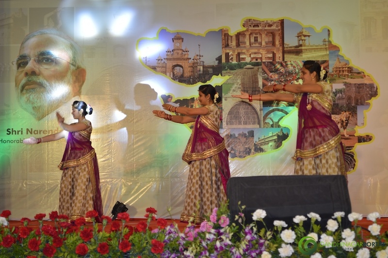 shri-modi-inaugural-ceremony-gujarat-travel-mart-2013-mahatma-mandir-gandhinagar-47
