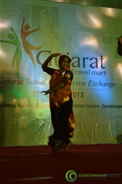 shri-modi-inaugural-ceremony-gujarat-travel-mart-2013-mahatma-mandir-gandhinagar-81