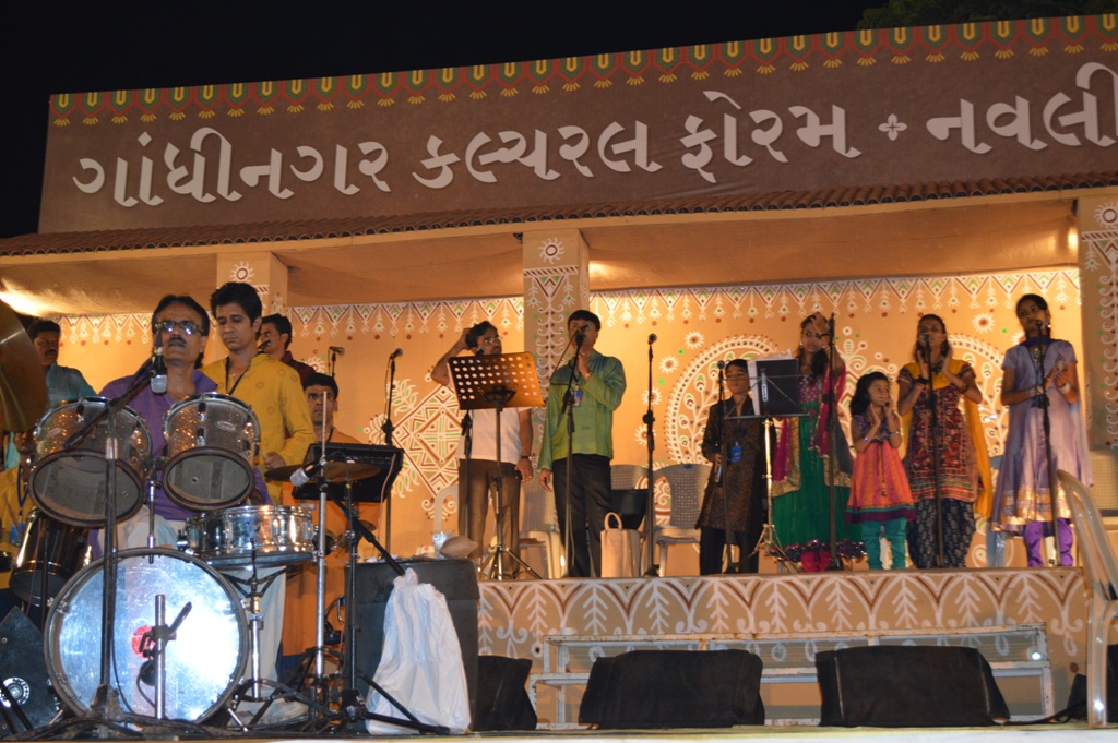 Gandhinagar Cultural Forum Navali Navratri 2012- Day 7- Golden Cheers Group and Maha Aarti
