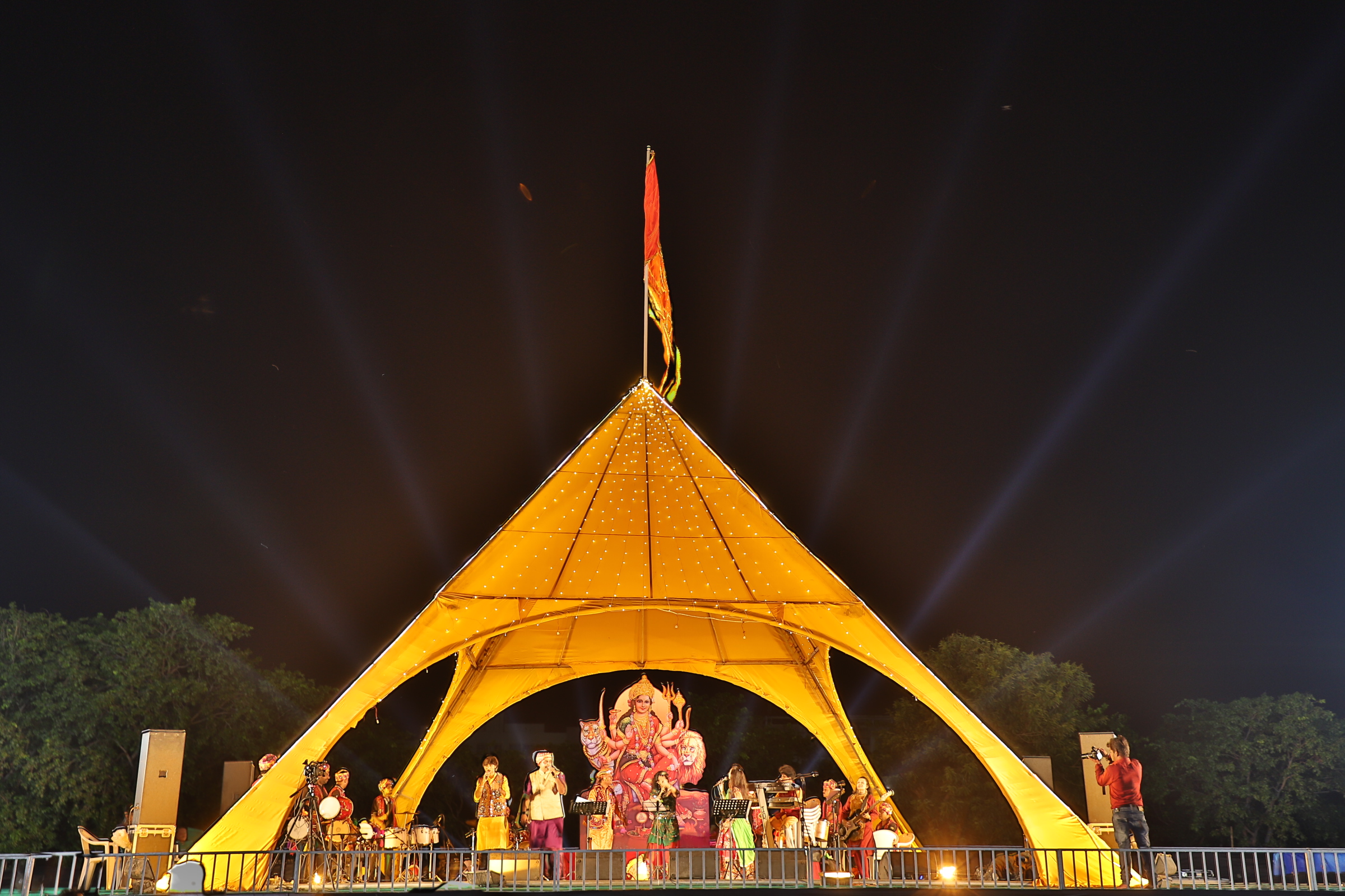 Live Navratri 2019- Gandhinagar Cultural Forum Navratri 2019- Day 2 – Prahar Vora, Sampada Vora & Group